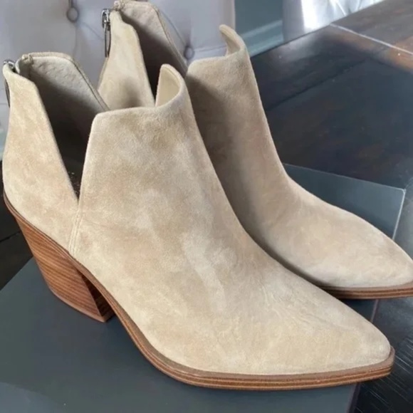 Vince Camuto Shoes - NWT Vince Camuto Gigietta Bootie